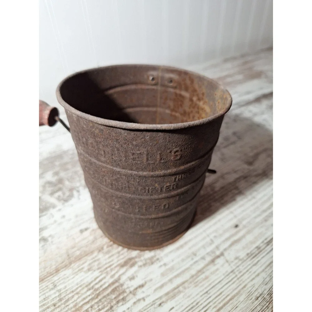 Vintage Bromwell's 3 Cup Metal‎ Measuring Sifter Red Handle